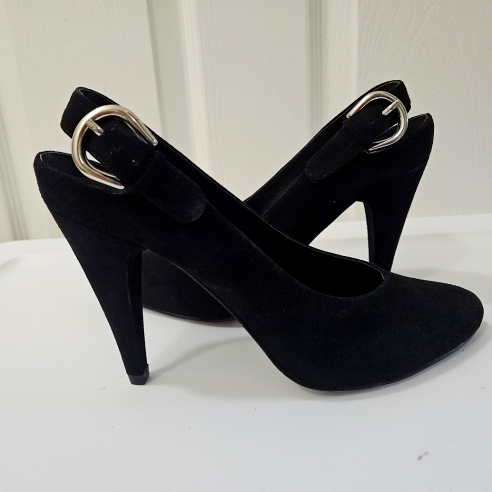 Steve Madden Black Suede Slingback Pumps. Size 8